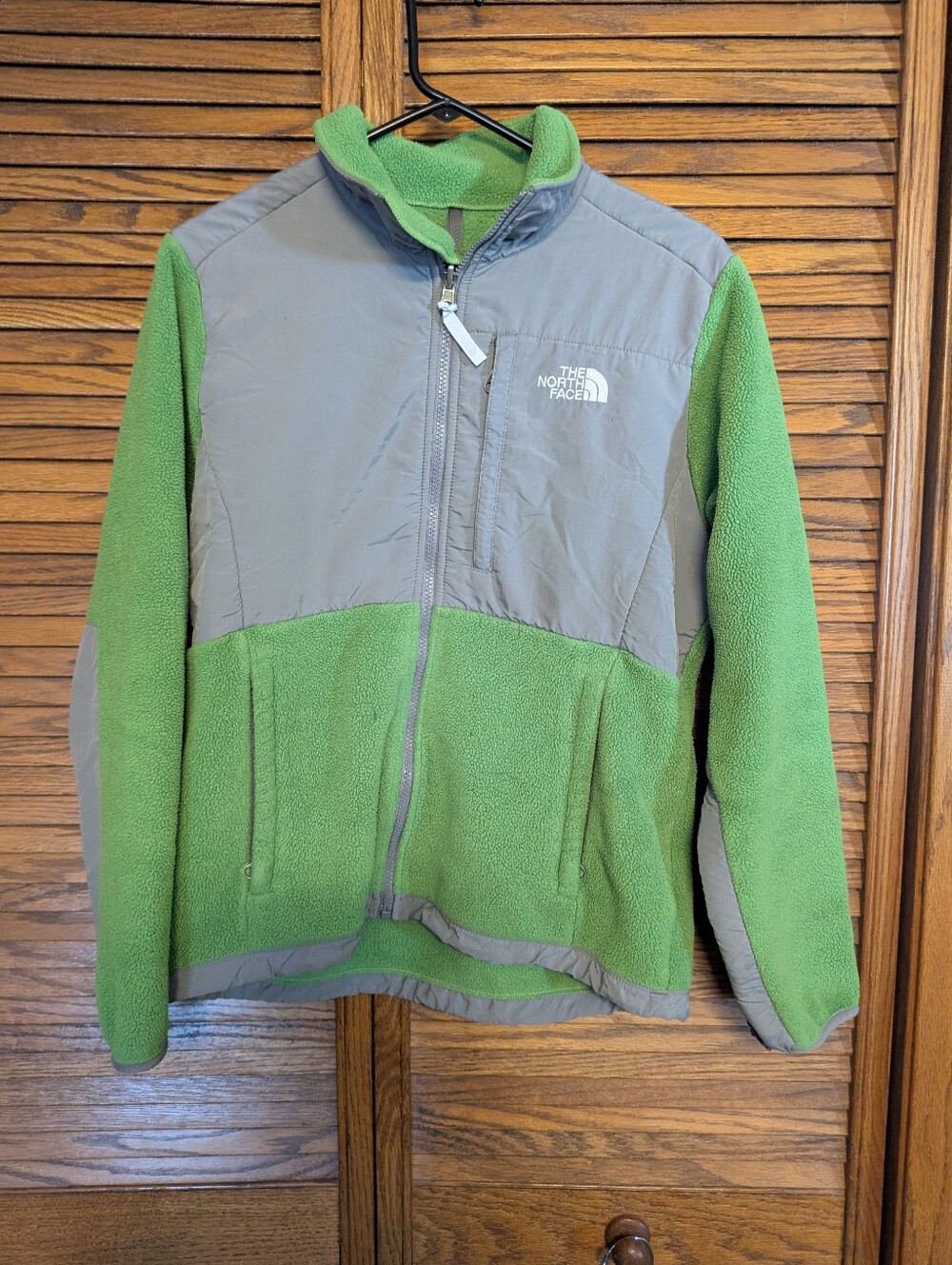 The North Face Denali Fleece Jacket featuring contrasting Nylon/Fleece Woman Med